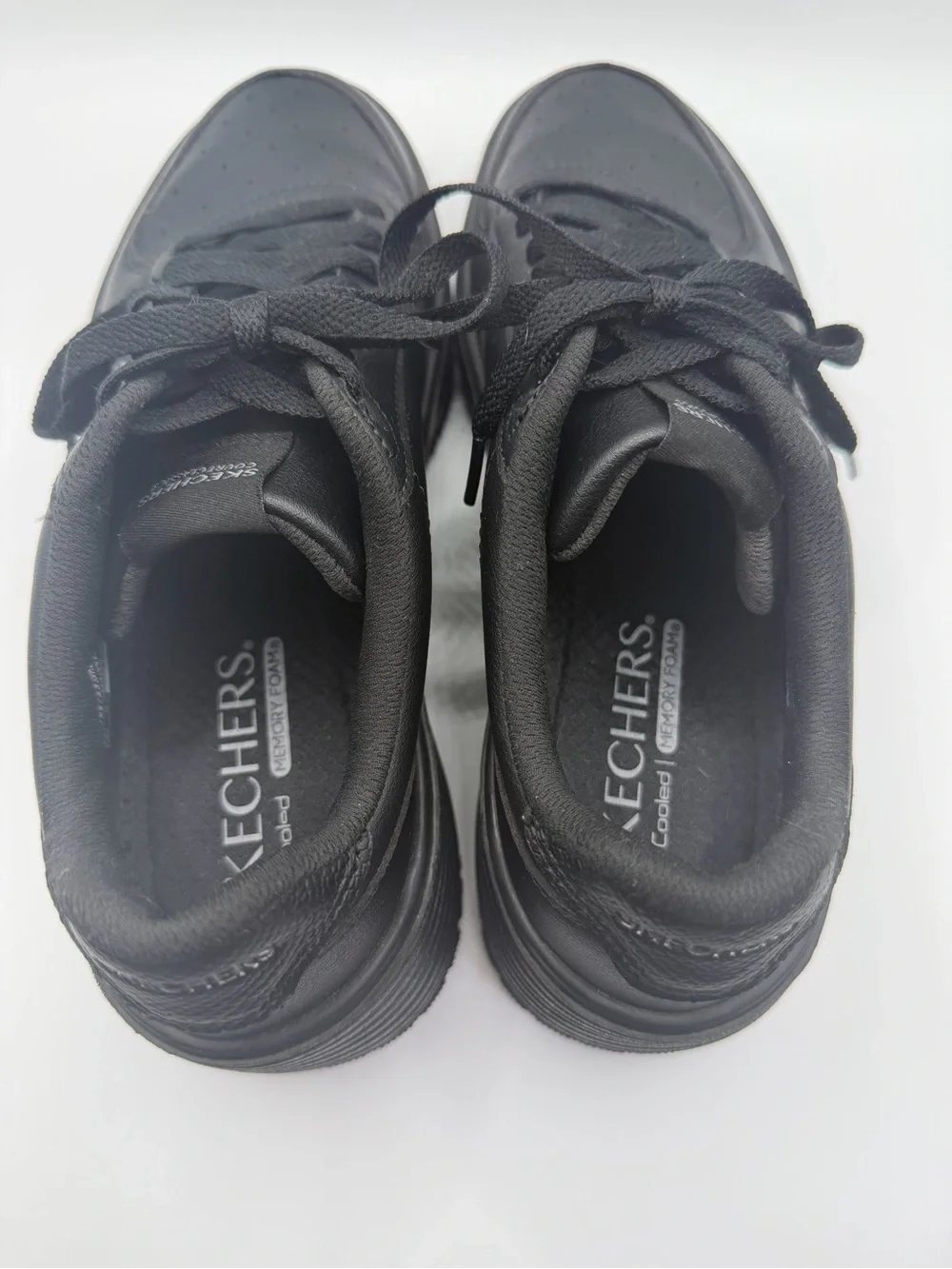 Skechers all black